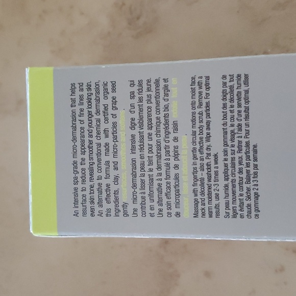 Stem Cellular Resurfacing Micro-Exfoliant - Picture 3 of 4